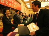 Ms. Solina Chau (left), director of the Li Ka Shing Foundation, presenting the 2005 Cheung Kong Achievement Award to Prof. Joseph J.Y. Sung
